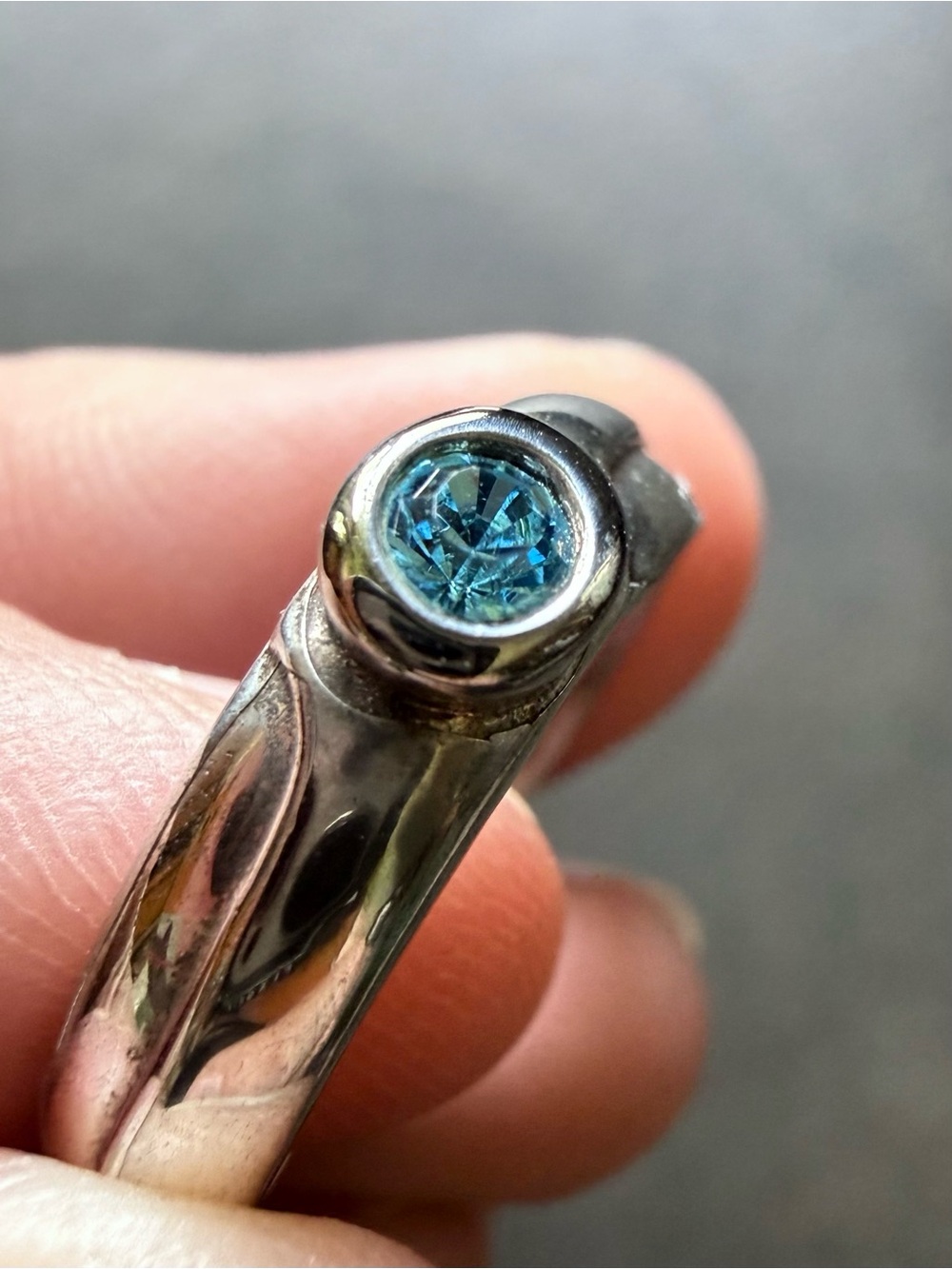 Sterling Silver Blue Topaz Bezel Set Ring - size 6 - Picture 3 of 7